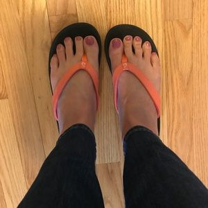 Olukai Flip Flops In Coral